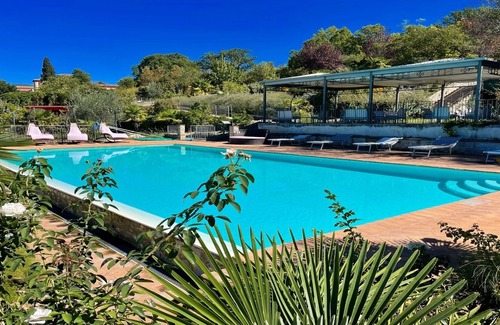 Spoleto Villa | Spoleto Poolside/0.7 kms to central Spoleto/sleeps 20/Wifi+aircon.