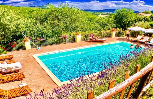 Spoleto Villa | SPOLETO SPLASH/SLEEPS 18-24/PRIVATE VILLAGE/EXCL POOL/SPOLETO 7 KMS/ROME 1 HR