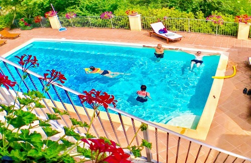 Spoleto Villa | Spoleto Splash - slps 20, pueblo de lujo de 5 cabañas, piscina exc, terreno privado