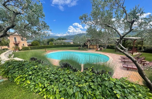 Spoleto Villa | Tranquilita Yoga con estudio: un gran lugar para fiestas con bar en la piscina, capacidad para 20 personas