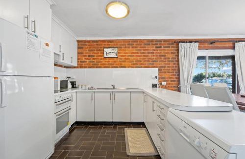 Jindabyne Casa | Sponars Onshore - 2BR Apartment l Pet-Friendly l WiFi l Air-Con l Fenced Backyard