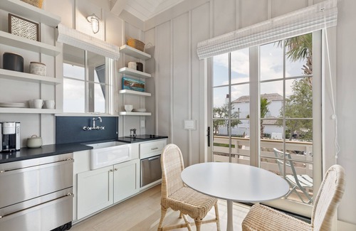 Johns Island Casa | “Spoonbill” (3038 Southerly Way) 2 person creekside bungalow at Kiawah River