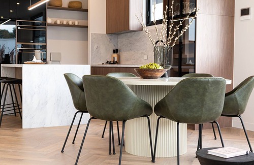 Richmond Apartamento | Sport Precinct Luxury Style over four levels