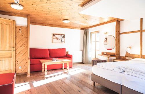 Kaprun Hotel | Sport & Wellness Hotel Das Falkenstein - Natural Swimming Lake - Matrix GYM - Summercard inklusive - Authentic experience - Flying wellness with Pool
