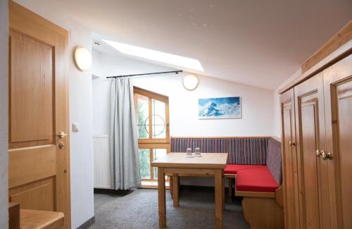 Kaprun Hotel | Sport & Wellness Hotel Das Falkenstein - Natural Swimming Lake - Matrix GYM - Summercard inklusive - Authentic experience - Flying wellness with Pool