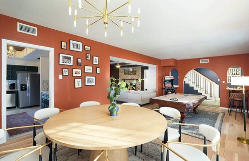 Vance Jackson Casa | Sportscourt & Pool! Indoor Slide~Games~ Family Fun