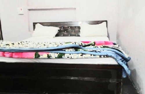Sardhana Hotel | POP 80748F Hotel Paradise