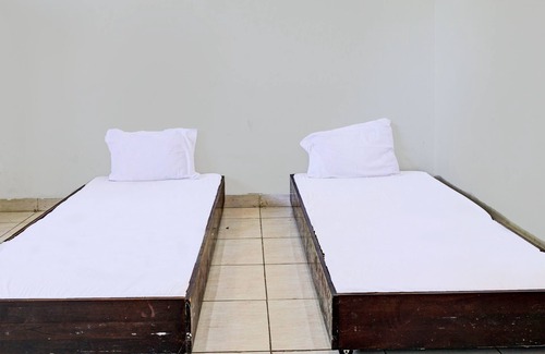 Malang Hotel | SPOT ON 92374 Penginapan Rusunawa