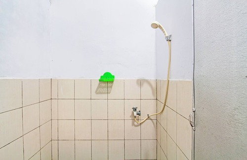 Ngemplak Hotel | SPOT ON 93592 Pondok Backpackers Ardafa JogjaNearBlue Lagoon Jogja