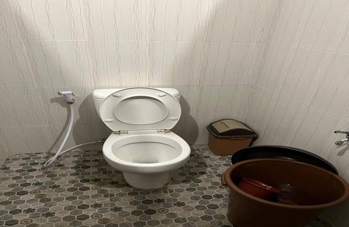 Dinoyo Hotel | SPOT ON 93621 Kost Bu Tutik Syariah