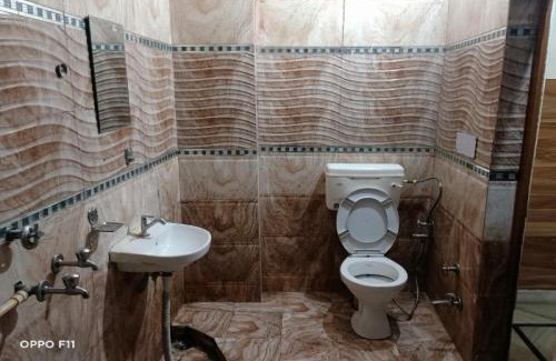 Sardhana Hotel | SPOT ON Hotel Abhinandan