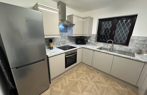 Keyingham Casa | Spotless 3 bedroom cottage newly refurbished comfortable country location with free parking