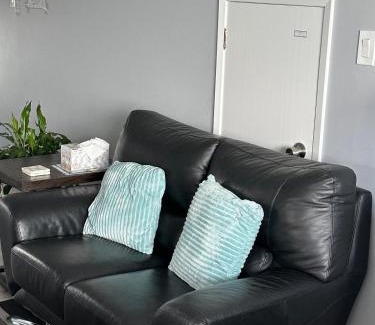 East Kildonan Apartamento | Spotless 2 Bedrooms Suite 2 in Winnipeg