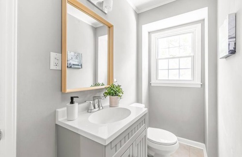 Charlotte Apartamento | Spotless 4BR near CLT Uptown, Fast Wi-Fi