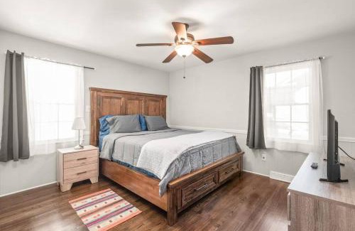 Charlotte Apartamento | Spotless 4BR near CLT Uptown, Fast Wi-Fi