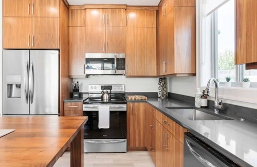 Mississippi District Casa | Spotless Modern Steps from the Best Shops and Restaurants.