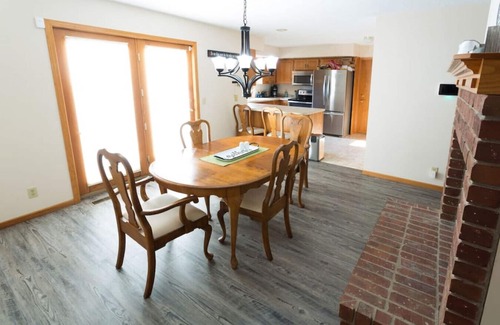 Lincoln Casa | Sprawl out and enjoy time together!