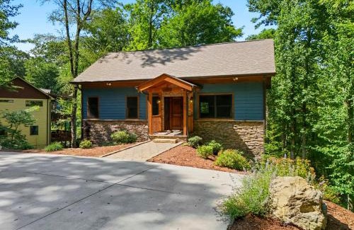 Boone Casa | Sprawling Blowing Rock Escape with Theater and Hot Tub