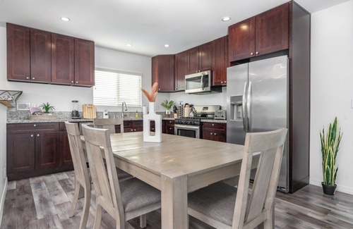 Downtown Redlands Casa | Sprawling Downtown Redlands Retreat Central to all Schools, Hospitals & Events