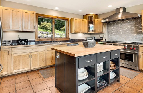 Sunday River Area Casa | Sprawling mountain-view home with private pool, hot tub, game room, & fireplace
