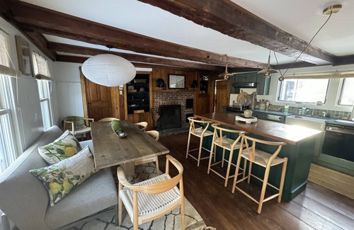 Andover Otro | Sprawling Riverbend Farmhouse Close to Mountains with Hot Tub
