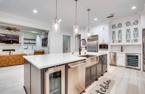 Suwanee Casa | Sprawling Suwanee Home: Theater, Pool, Hot Tub!