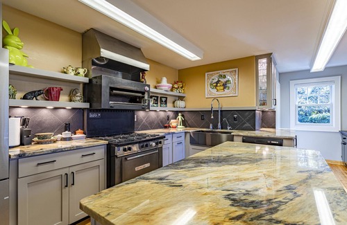 Wanchese Casa | Sprawling Waterfront Estate on The Outer Banks of North Carolina. Sleeps 12