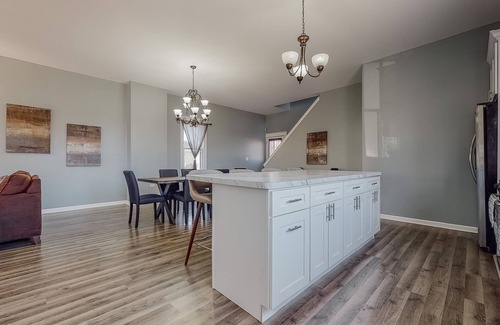 Aurora Casa | Spread out - Renovated 5BR+Loft, Sleeps 12+