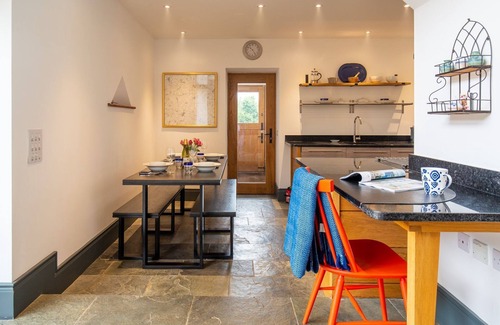 Hook Norton Casa | Spring Barn, Chipping Norton - sleeps 4 guests in 2 bedrooms