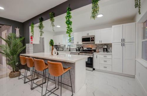 Spring Branch Central Casa | Spring Branch Getaway Feat 5BD Pool Hot tub