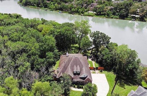 Missouri City Casa | Spring break in Houston - Lakefront house with own dock
