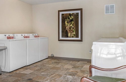 Highland Meadows Condominio | Spring break isn't over! Come Sun-Wed, get 10% off. Must stay 3+ nights, valid March & April!