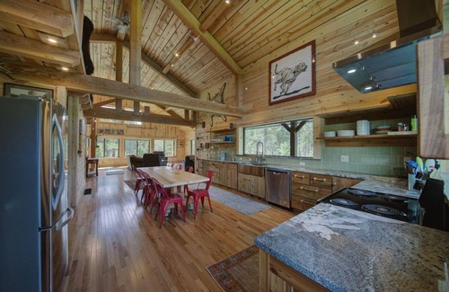 Colonial Pine Hills Cabina | Spring Canyon Buffalo Cabin