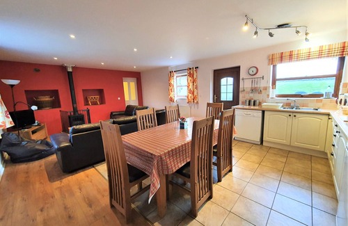 Menai Bridge Cabaña | Spring Cottage (Sleeps 8) - Casas de vacaciones con vistas a Snowdonia Range