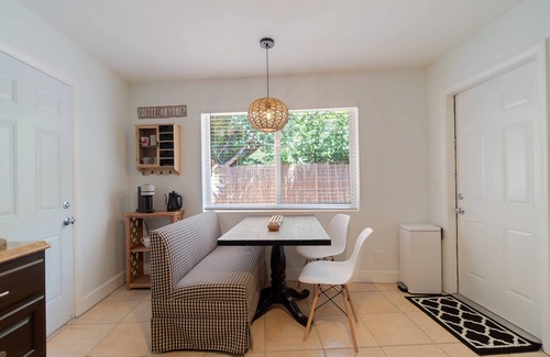 Palm Beach Shores Cabaña | Spring Deals! Seaglass Cottage quick walk to the Beach, Shops & Cafes, Dog Yes!, Free Parking