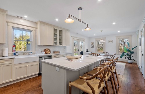 East Falmouth Casa | Spring Escape in Hatchville – Sleeps 6 + Dogs!