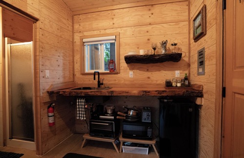 Langdale Cabina | Spring Fling at The Love Shack!