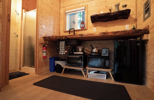 Langdale Cabina | Spring Fling at The Love Shack!