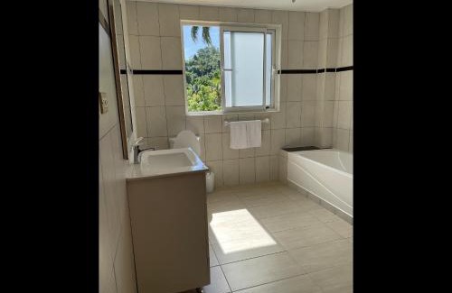 Reading Apartamento | Spring Garden Mobay Resort