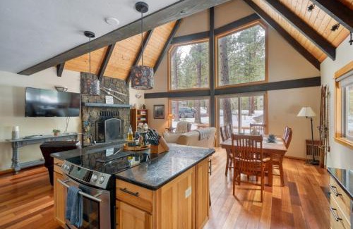 Black Butte Ranch Casa | Spring Home 6 - Cozy 4BR Cabin in Black Butte Ranch w Fireplace