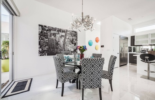 Little Tuscany Casa | Palm Springs Oasis del Sol. Echa un vistazo a nuestras tarifas de verano!