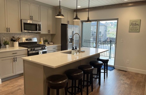 Park City Casa | Spring is here! New townhome just 10 minutes from Park City.