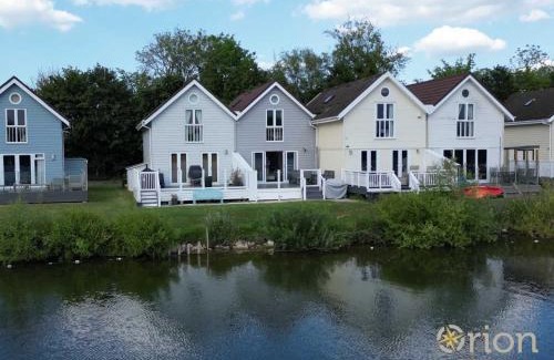 South Cerney Casa | Spring Lake 14, Lakeside Retreat