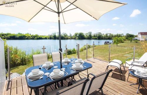 South Cerney Casa | Spring Lake 19, The Lake House