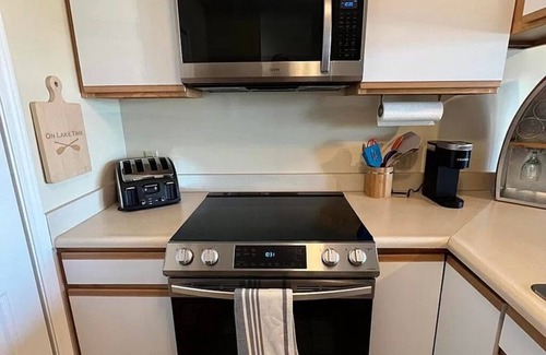Spring Lake Condominio | Spring Lake Waterfront Condo with nearby Marinas
