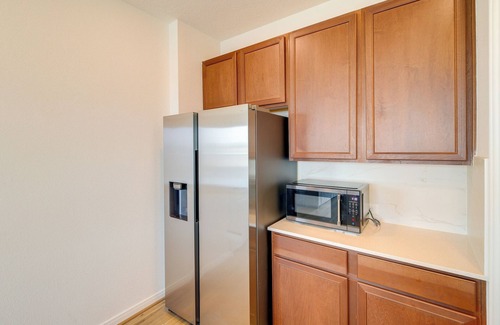 Spring Cabaña | Spring Retreat w/ Private Yard & Charcoal Grill!