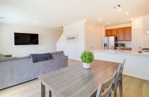 Spring Cabaña | Spring Retreat w/ Private Yard & Charcoal Grill!