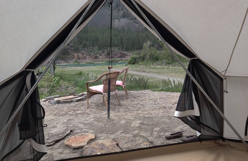 Glacier Country Cabina | Spring Serenity Yurt, glamping just 2 miles from Quinn's Hot Springs Resort!