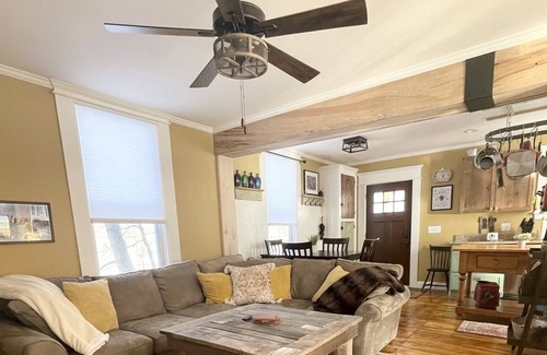 Chester Depot Casa | Spring Skiing! Location! Minutes from Okemo!