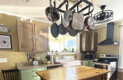 Chester Depot Casa | Spring Skiing! Location! Minutes from Okemo!